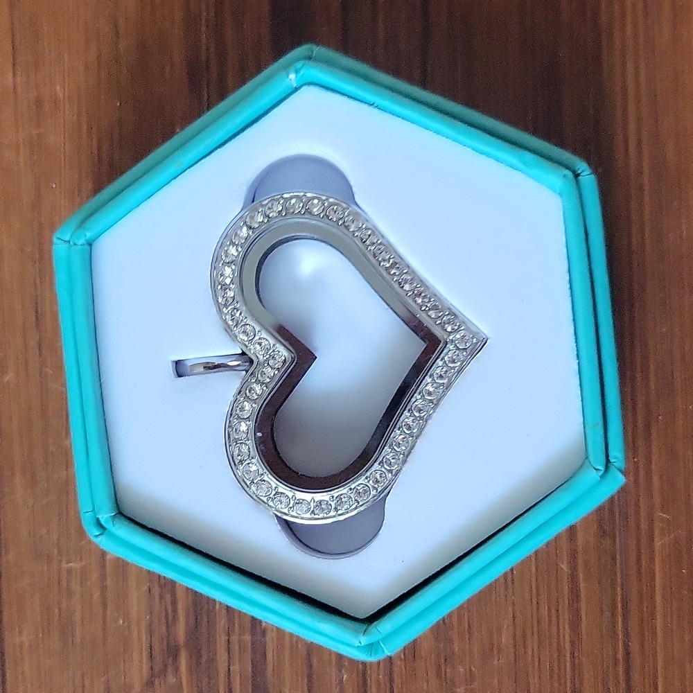 Origami Owl heart charm holder